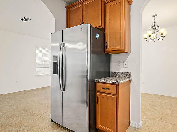5th image of 196 Tarracina Way