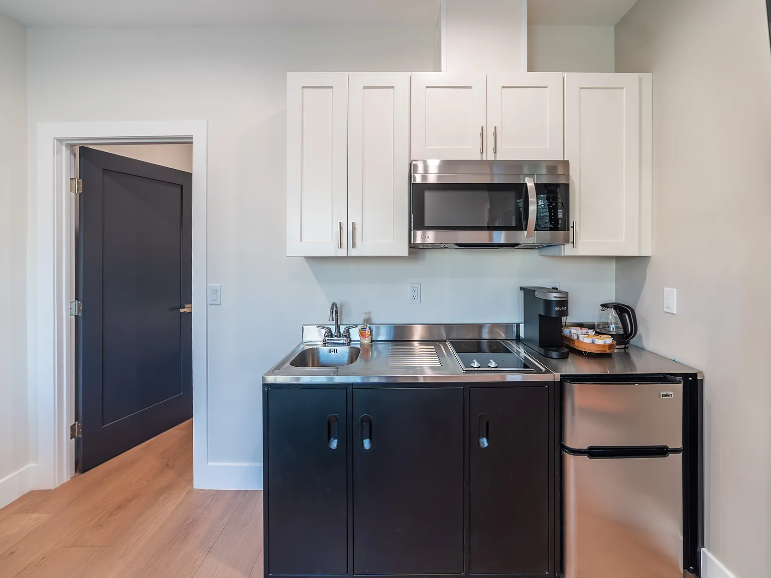 1 bed, 310 sqft, $2,200 — Photo 3