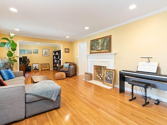 2nd image of 3402 Briarcliff Cir