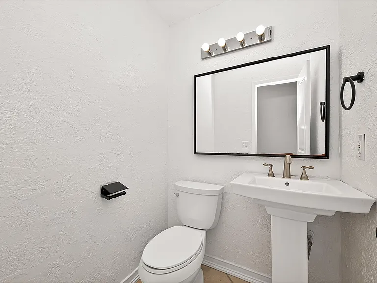 42 Rockridge Dr — Photo 16