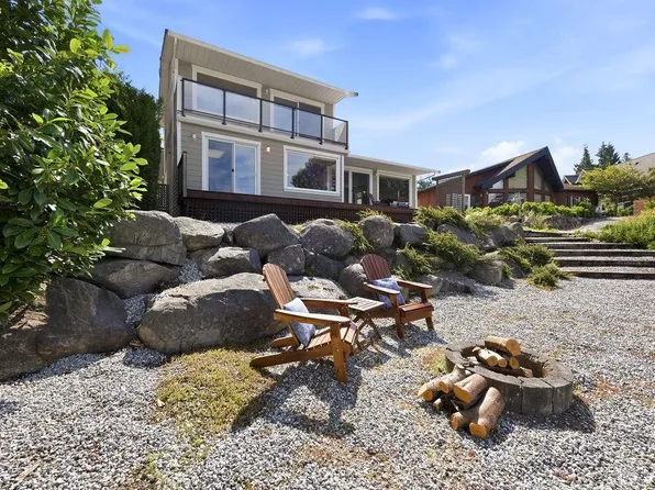 6343 Marmot Rd, Sechelt, BC V7Z 0L2
