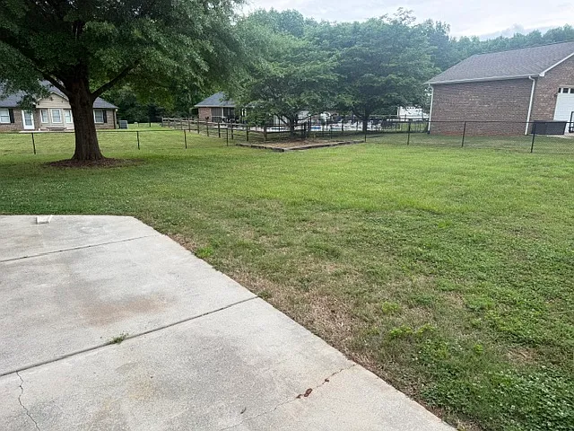 1751 Knights Dr — Photo 2