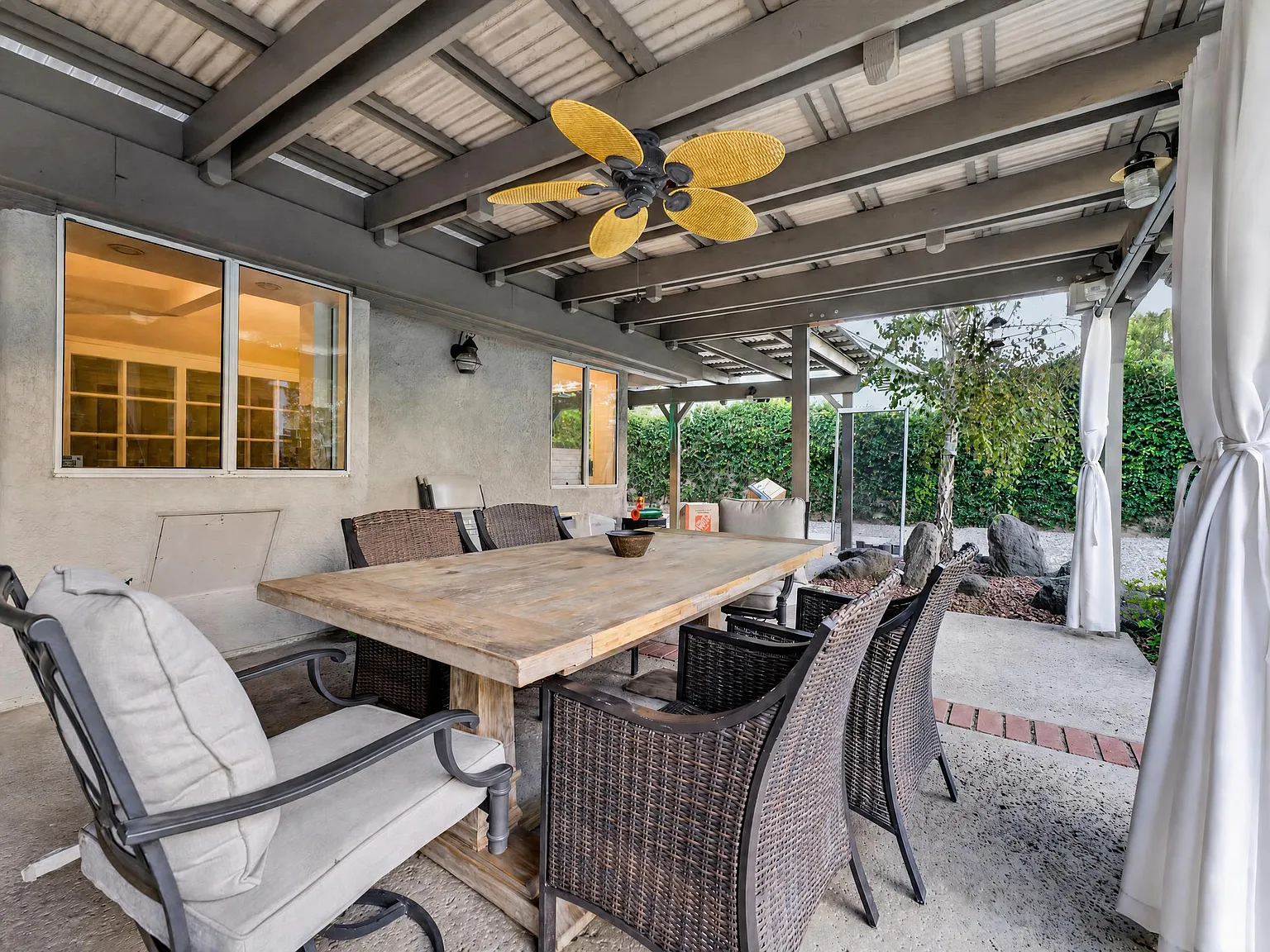 1 bed, 2047 sqft, $1,200 — Photo 3
