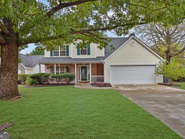 251 Lake Valley Dr, Loganville, GA 30052