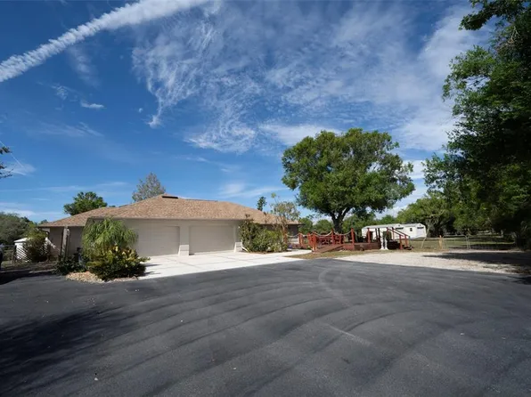 825 Robinhood Dr, Punta Gorda, FL 33982