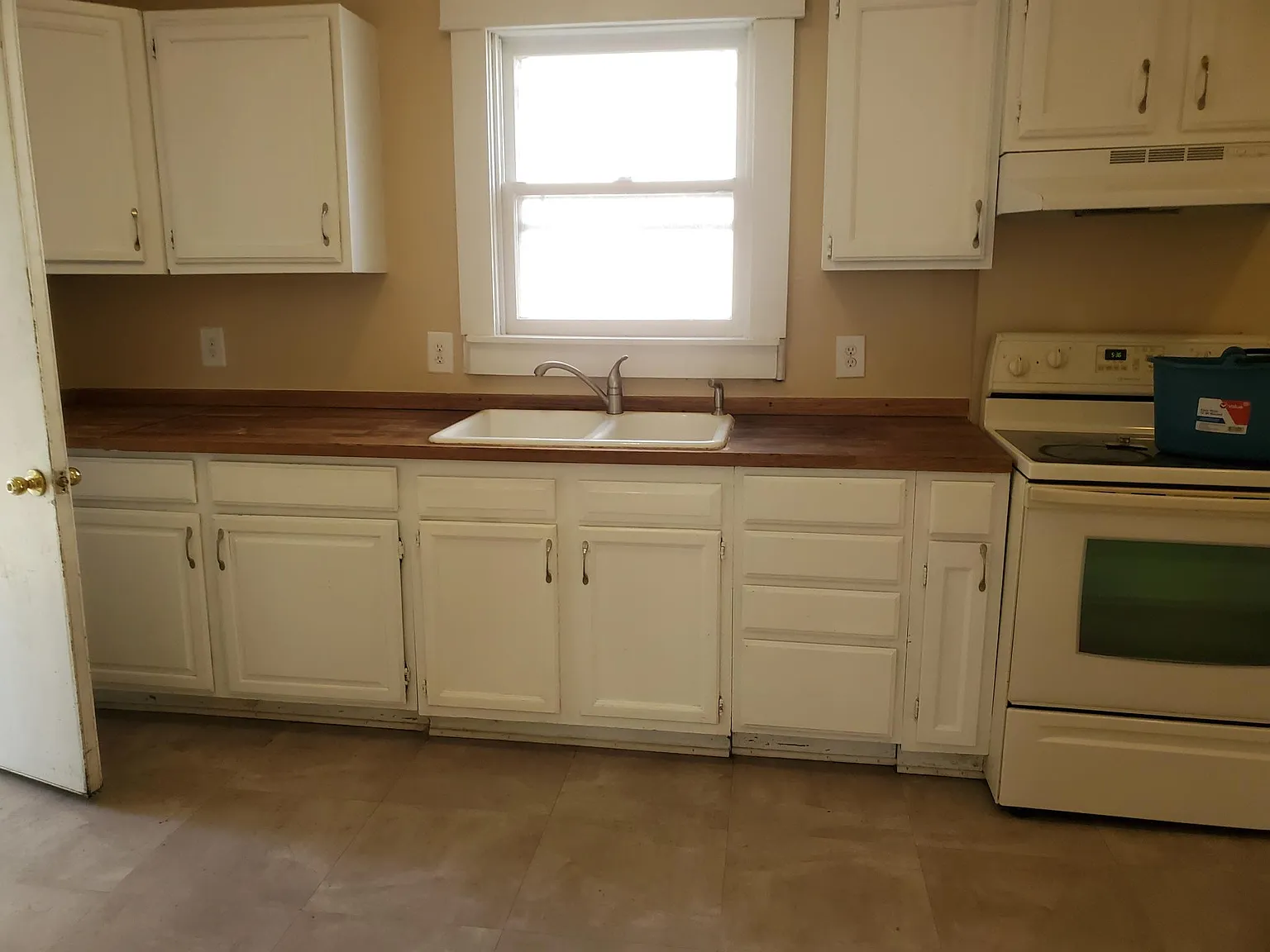 414 Moore St photo 1