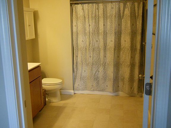 4th image of 670 Bedford St APT 211