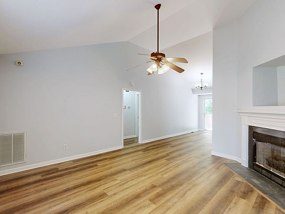 3rd image of 924 Pebble Beach Cir
