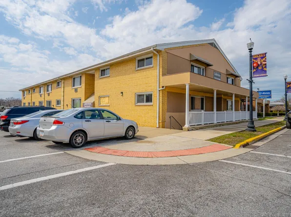 136 Main St #105, Hobart, IN 46342