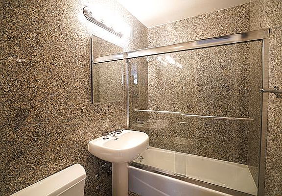 3rd image of 315 W 57th St APT 17D