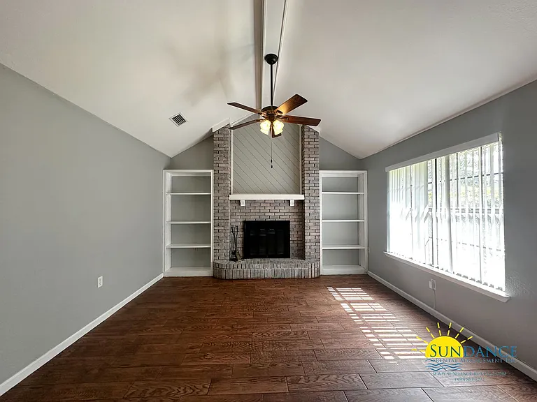 624 Lloyd St — Photo 3