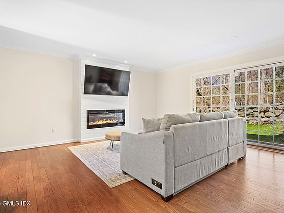 4th image of 98 Valley Rd APT 12