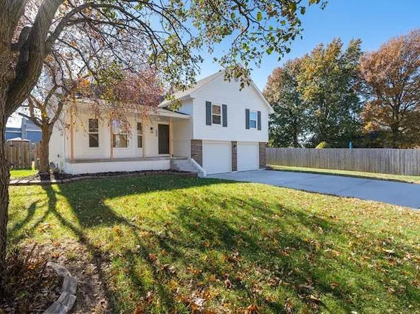 1225 NE Kenwood Dr, Lees Summit, MO 64064