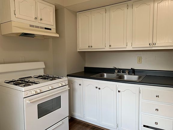 2nd image of 317 W Washington St