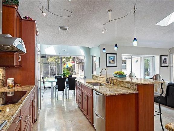 4th image of 584 Estates Pl