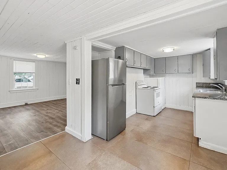 1547 Joyner Ave SE — Photo 8