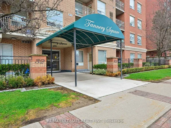 32 Tannery St #405, Mississauga, ON L5M 6T6