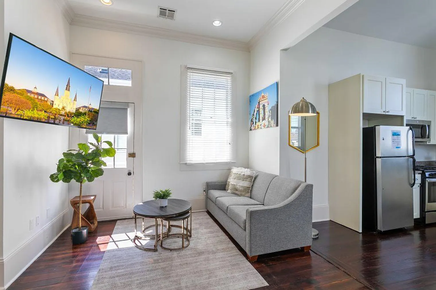 2 bed, 1.0 bath, 699 sqft, $4,399 — Photo 2