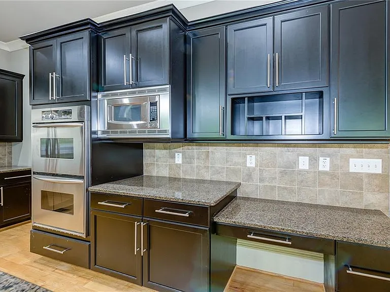950 Glengate Pl — Photo 35