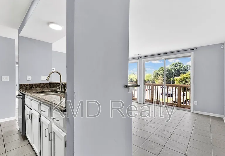 1624 Arlyn Cir #H — Photo 3