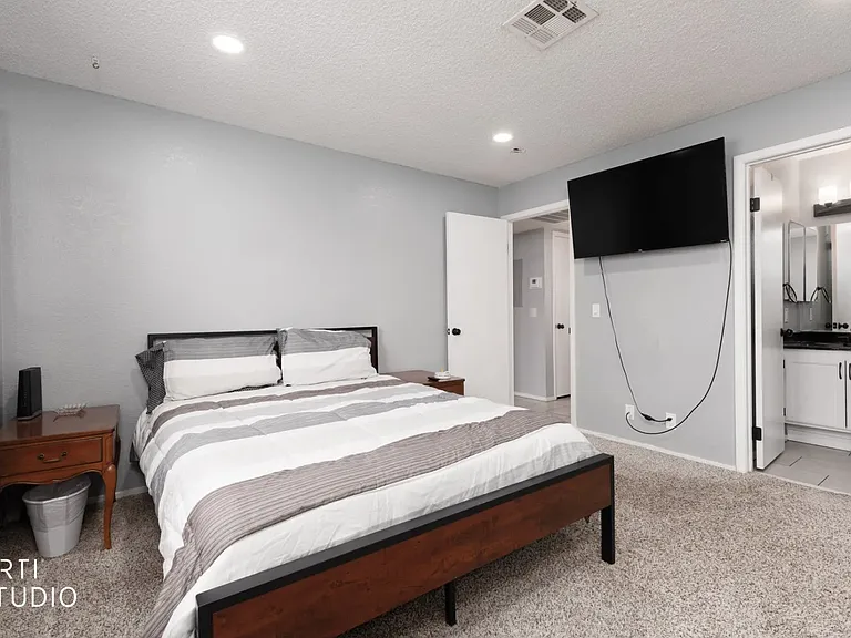 453 Mesa Blvd #201 — Photo 16