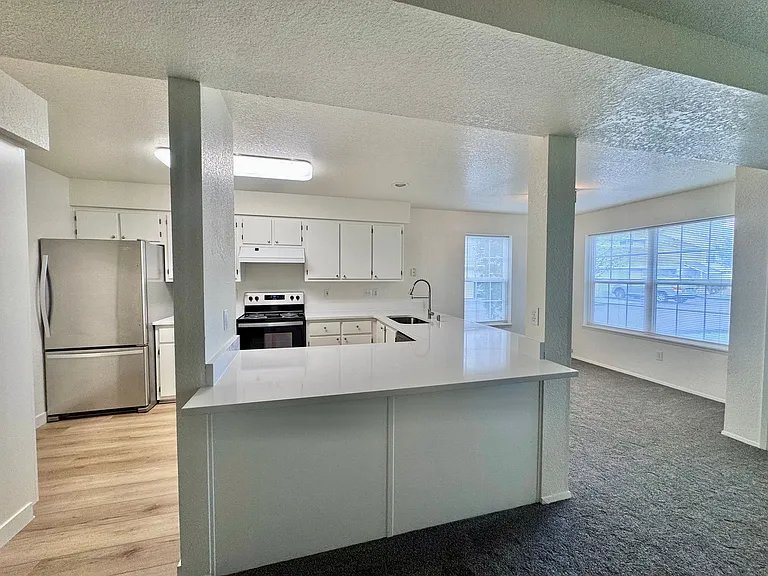 4701 NE 77th Ave #D-16 — Photo 12