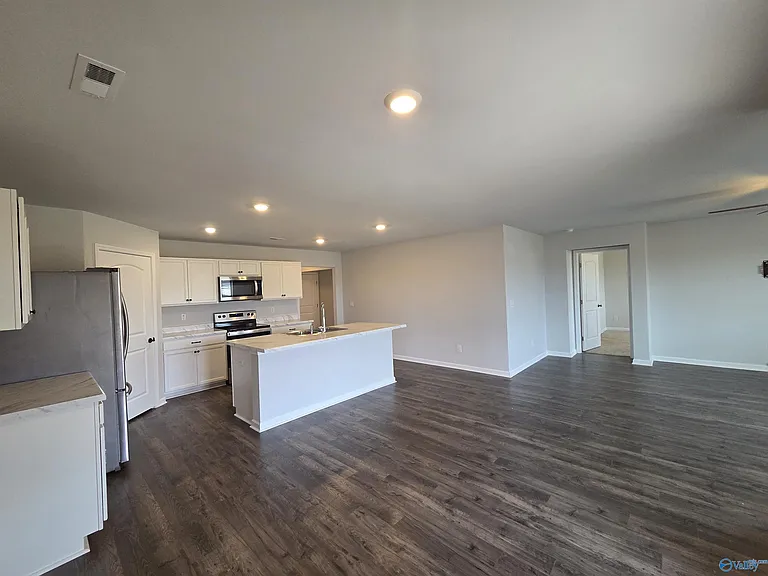 147 Tobin Ln — Photo 4
