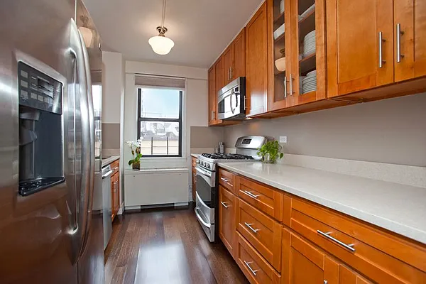 Sold by Cohen Smith Chang LLC | media 21