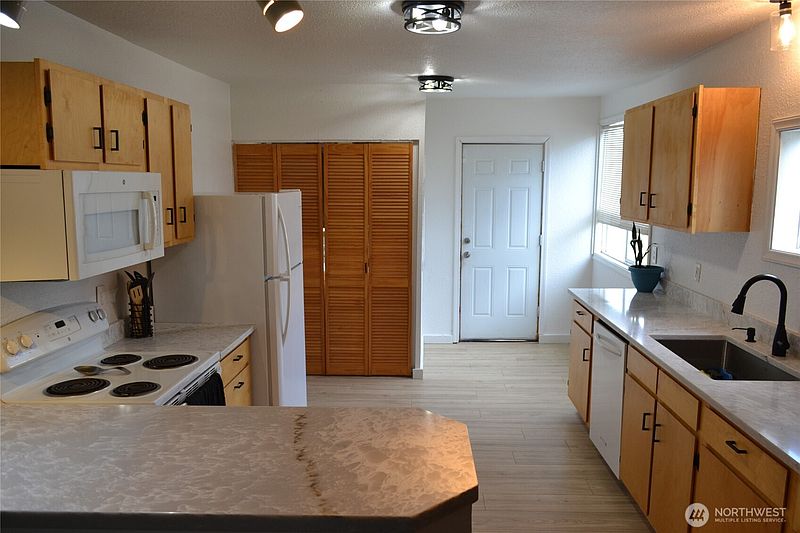 3rd image of 5614 S L Street
