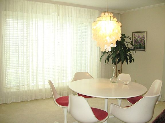 Good sized formal dining room