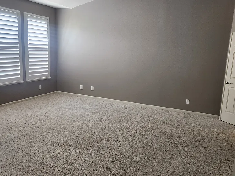 4742 Village Green Pkwy — Photo 18