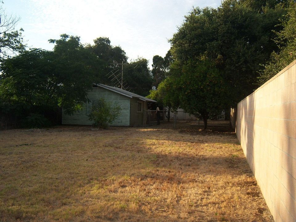 2nd image of 602 E Lemon Ave