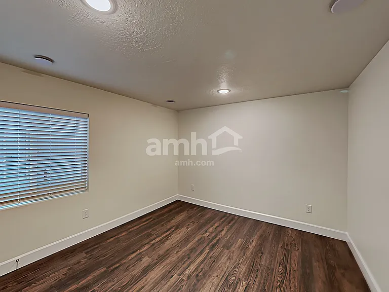 4404 N Poplar St — Photo 14
