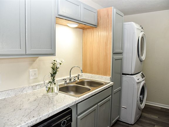 3rd image of 700 Navarro Dr #C