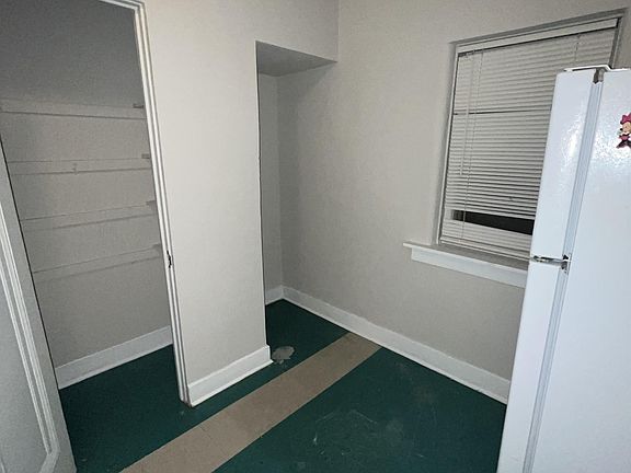 3rd image of 5328 Maywood Ave #5