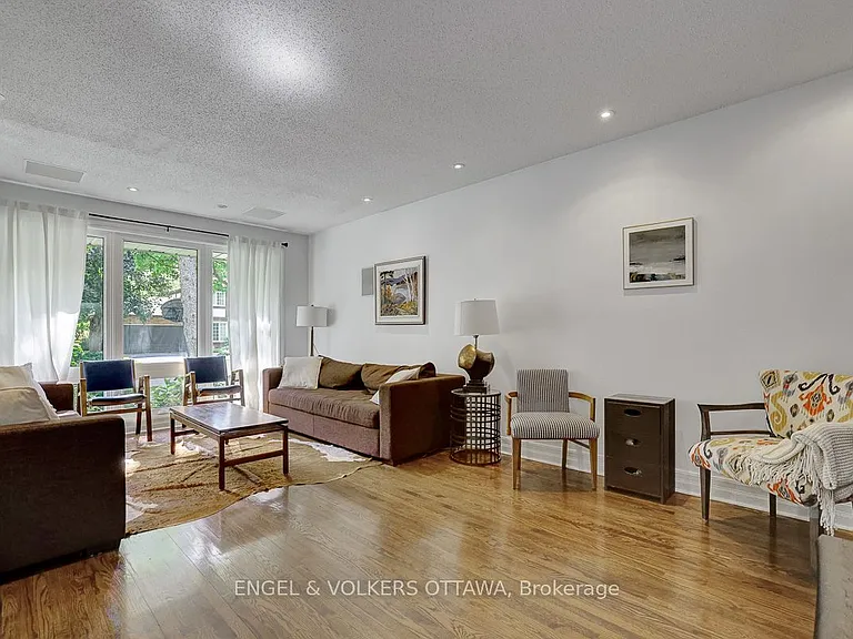 516 Buchanan Cres — Photo 5