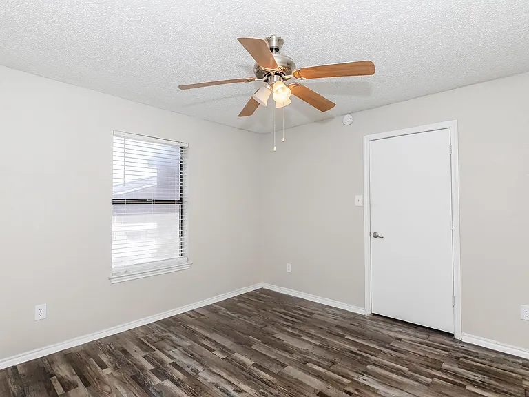 Rolling Hills Place — Photo 37