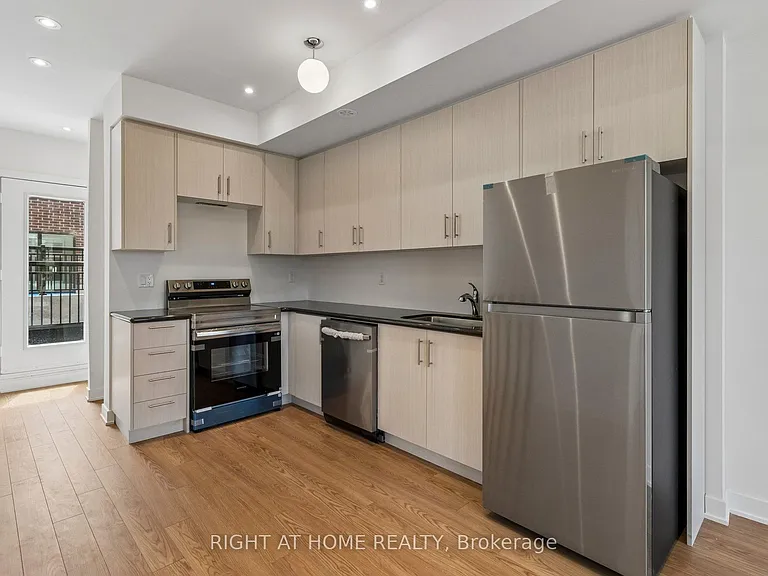 15100 Yonge St #206 — Photo 12