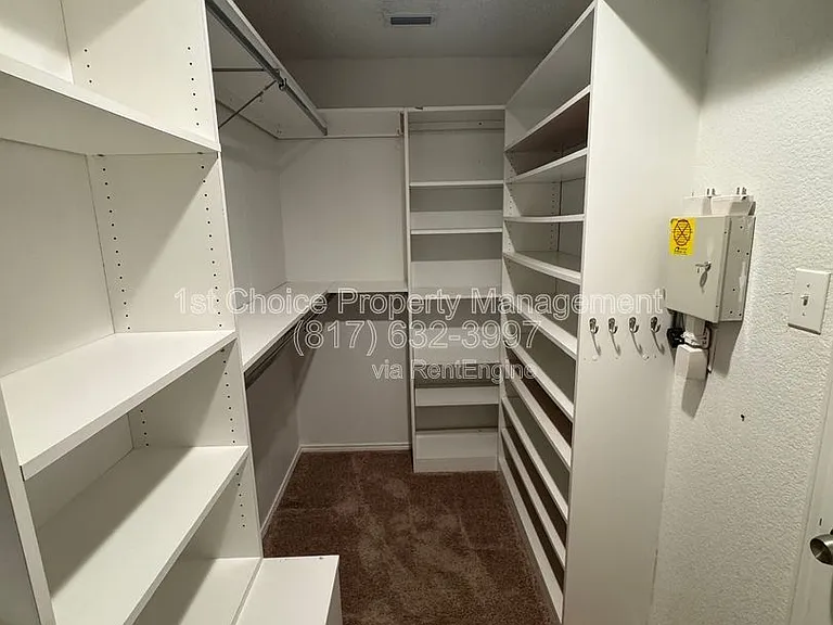 304 E Clover Park Dr — Photo 26
