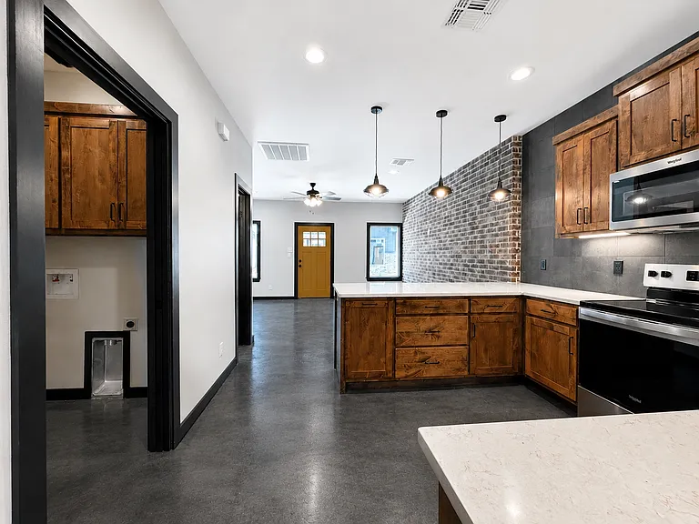 215 E Avenue K #A — Photo 4