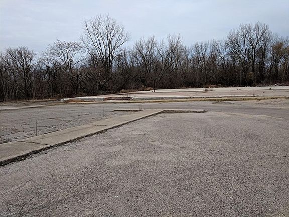2nd image of 2211 W Prospect Rd