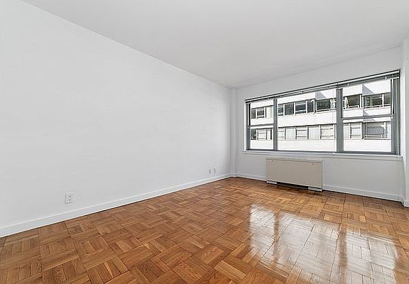 3rd image of 210 E 58th St #4CD