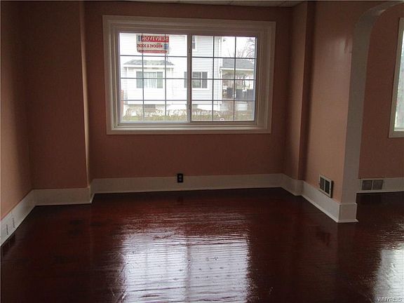 3rd image of 85 Beech St