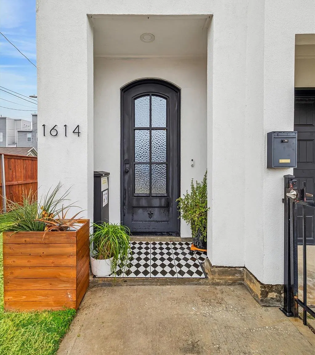 3 bed, 3.5 bath, 2519 sqft, $2,900 — Photo 2