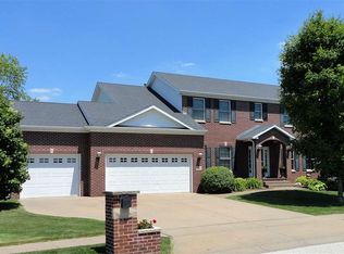 6423 Forest Rd, Davenport, IA 52807