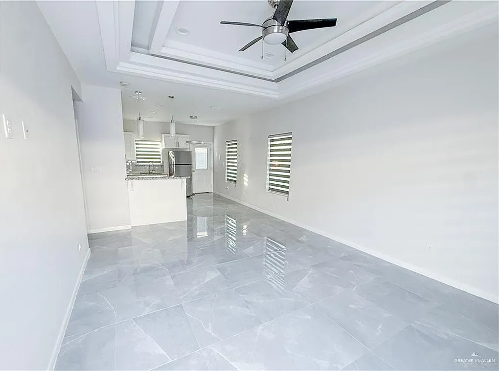 2 bed, 2.0 bath, 4372 sqft, $1,050 — Photo 3