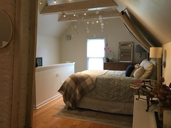 3rd image of 1110 W Newport Ave APT 3F