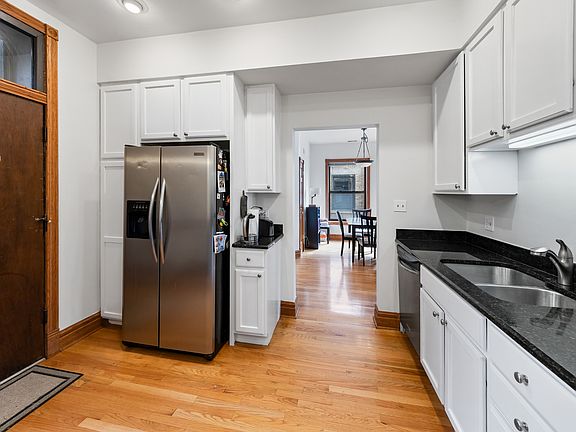 4th image of 846 W Newport Ave APT 2S
