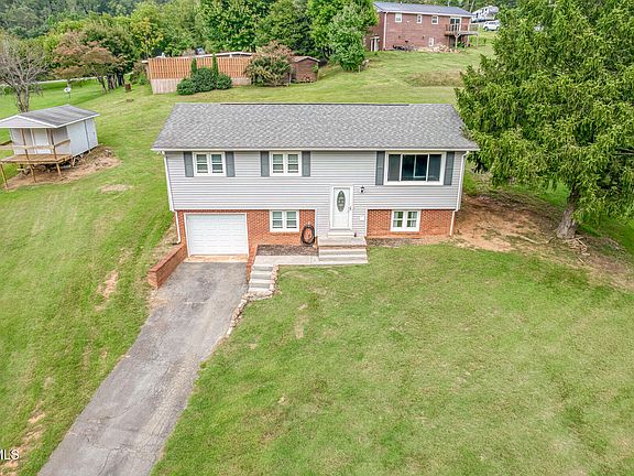2nd image of 425 Norwood Ln
