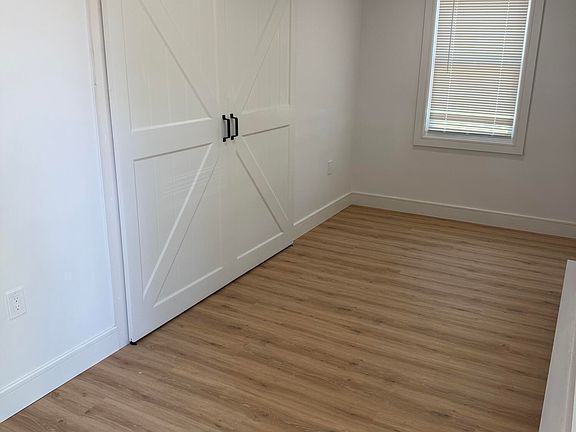 5th image of 12 Juniper Ln #B